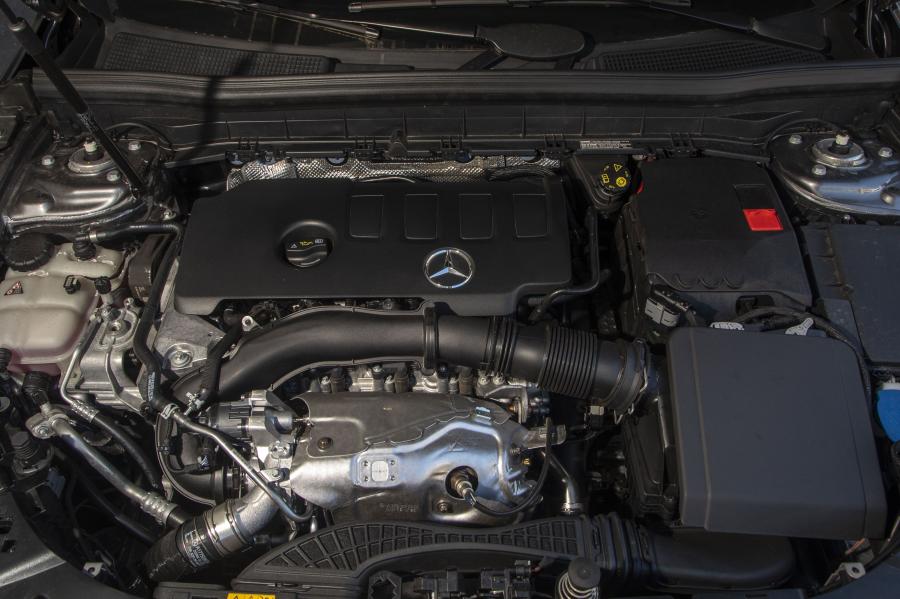 Моторный отсек Mercedes-Benz GLB250 AMG Line (X247) 2019 года  (NA) (фото 20 из 40)